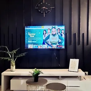  Apartment Living Unit In Metro